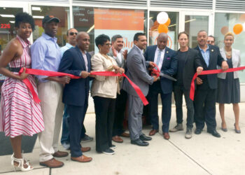 Tonnie's Minis Ribbon cutting